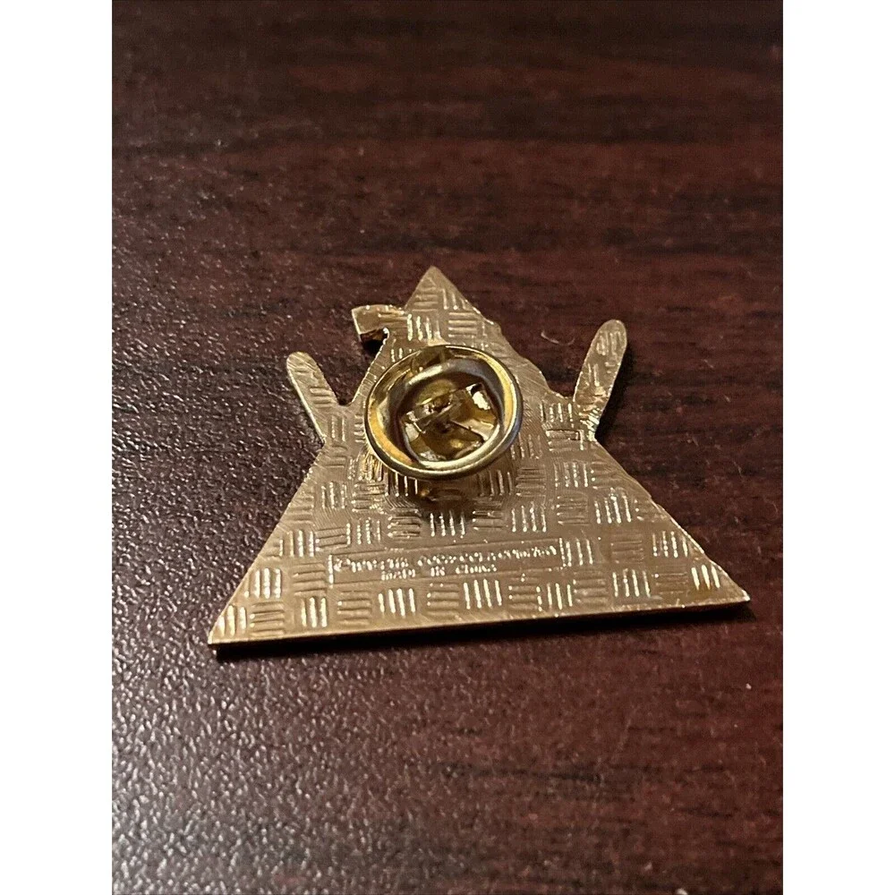 Coca-Cola Coke Polar Bear Winter Skiing Lapel Pin‎